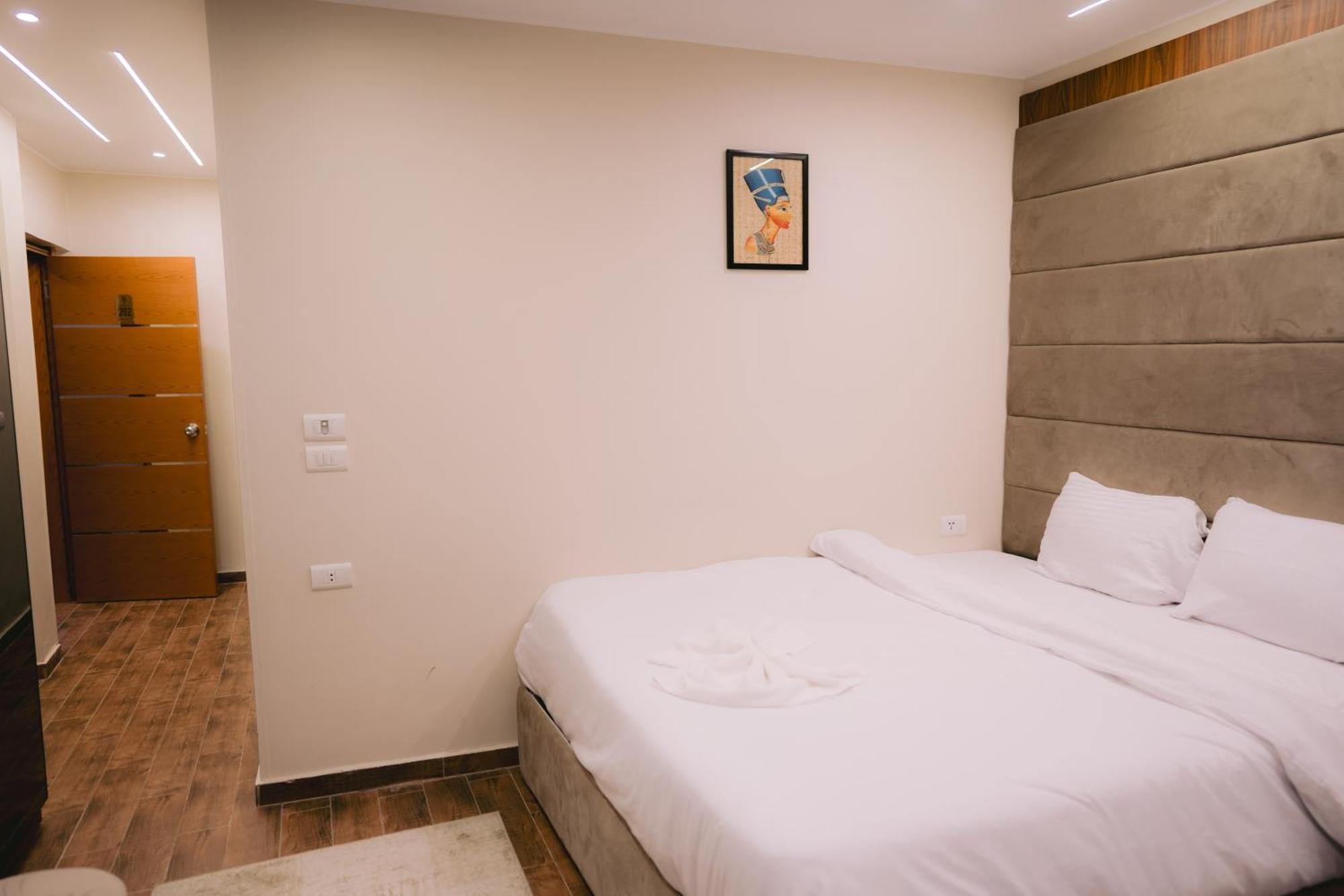 Tuya Pyramids Inn Kafret el-Gabal Екстериор снимка
