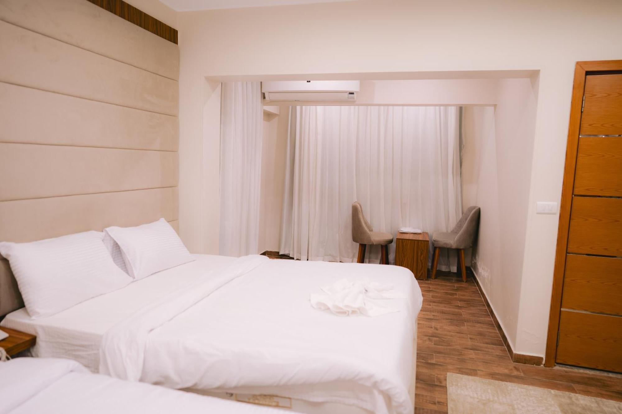 Tuya Pyramids Inn Kafret el-Gabal Екстериор снимка